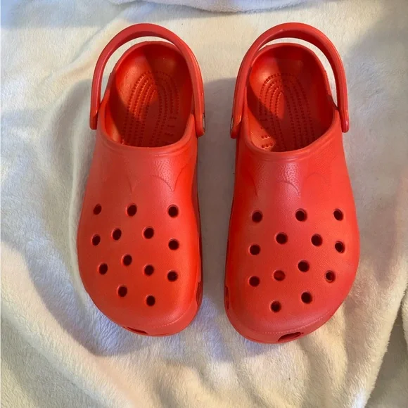 Red Crocs - Picture 2 of 7